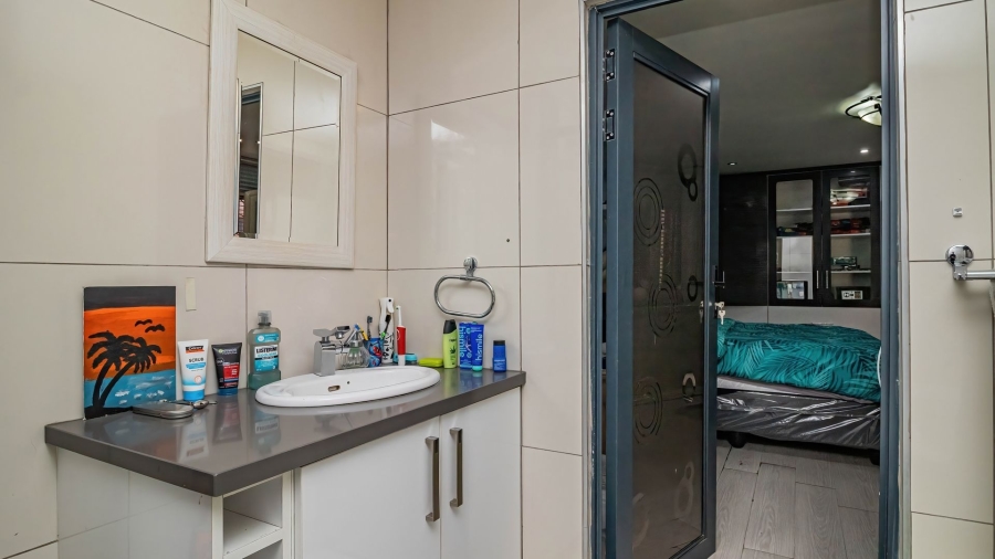 9 Bedroom Property for Sale in Farrarmere Gauteng