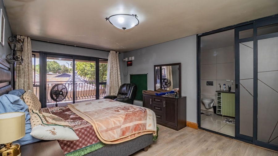 9 Bedroom Property for Sale in Farrarmere Gauteng