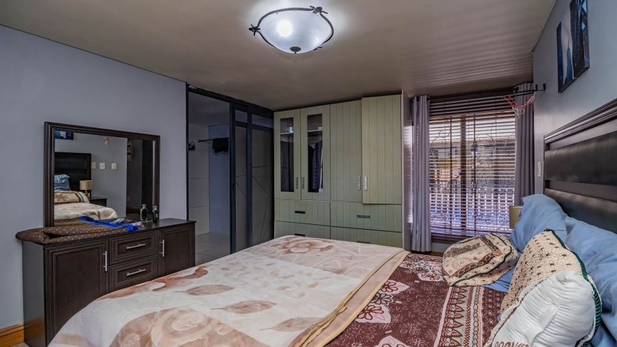 9 Bedroom Property for Sale in Farrarmere Gauteng