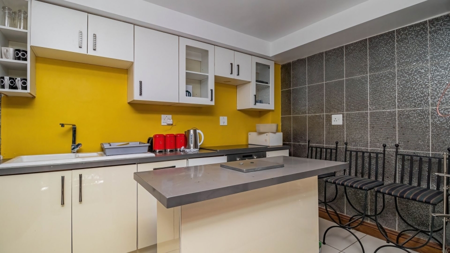 9 Bedroom Property for Sale in Farrarmere Gauteng
