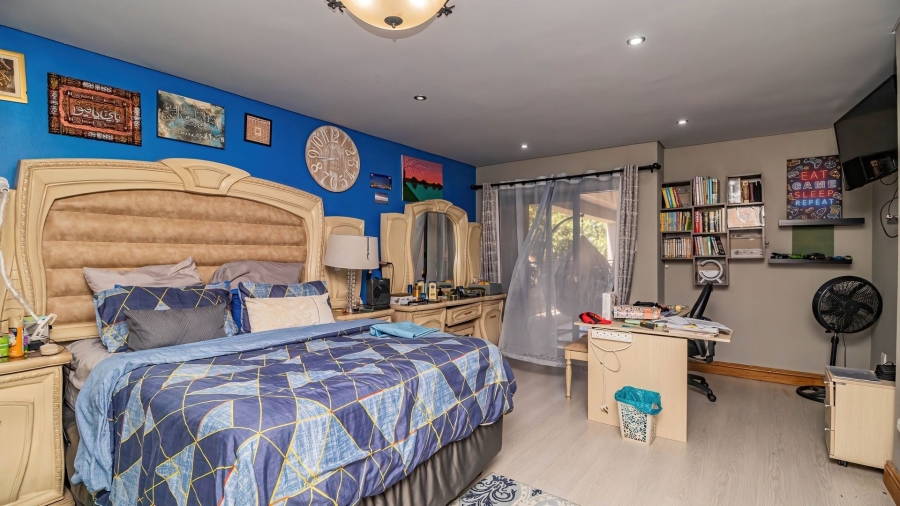 9 Bedroom Property for Sale in Farrarmere Gauteng