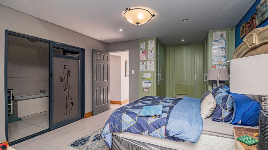 9 Bedroom Property for Sale in Farrarmere Gauteng
