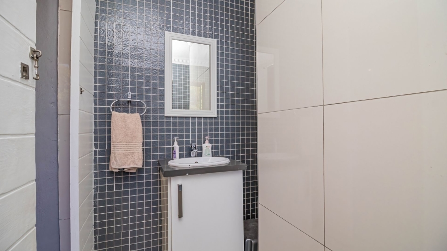 9 Bedroom Property for Sale in Farrarmere Gauteng