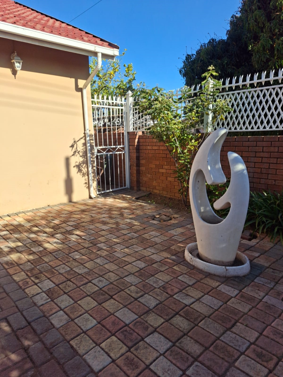 4 Bedroom Property for Sale in Eersterust Gauteng
