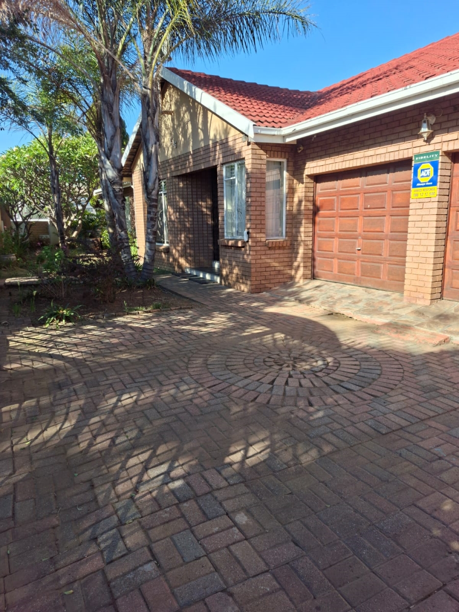 4 Bedroom Property for Sale in Eersterust Gauteng