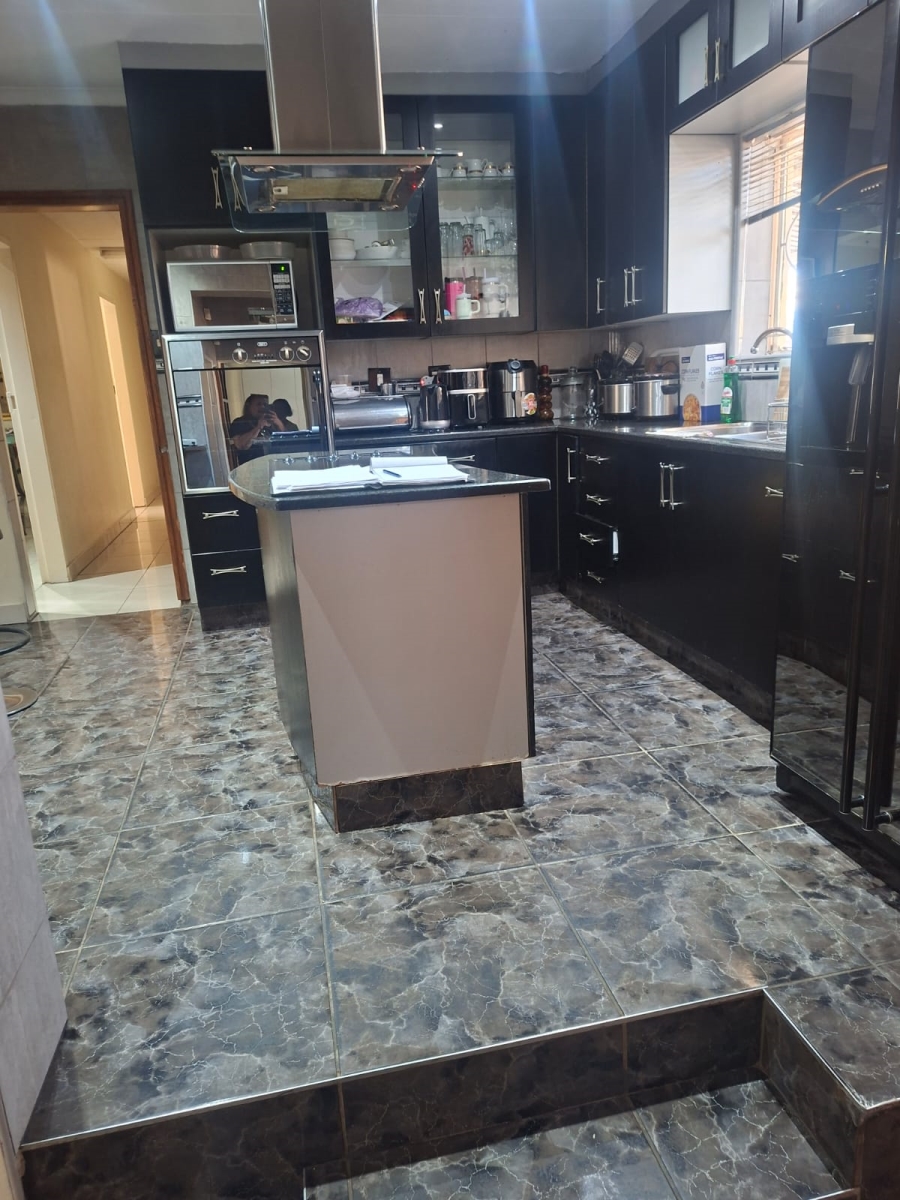 4 Bedroom Property for Sale in Eersterust Gauteng