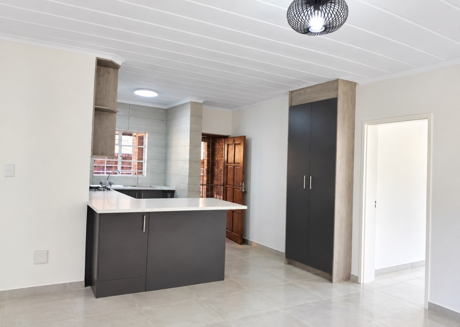 To Let 2 Bedroom Property for Rent in New Redruth Gauteng