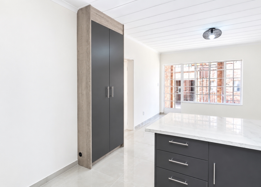 To Let 2 Bedroom Property for Rent in New Redruth Gauteng