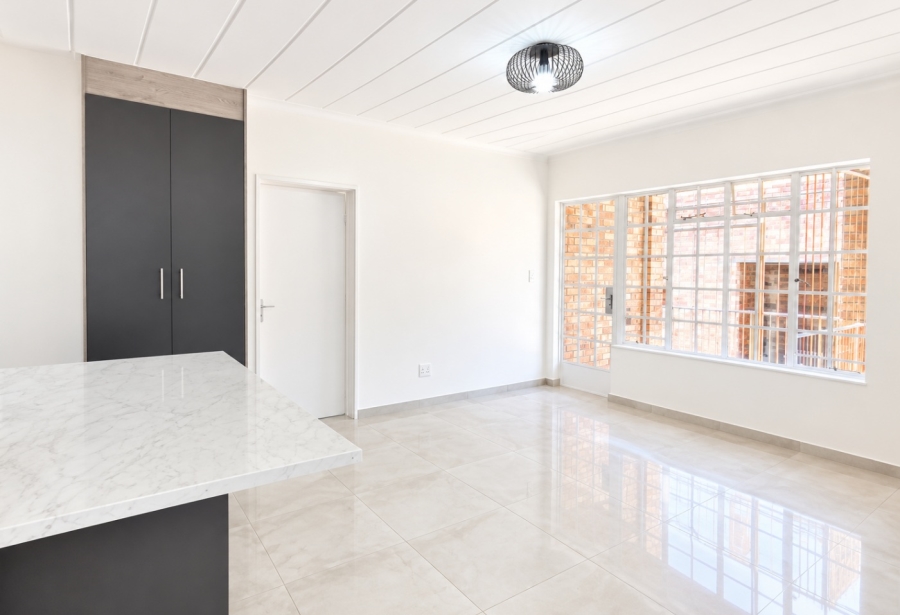 To Let 2 Bedroom Property for Rent in New Redruth Gauteng