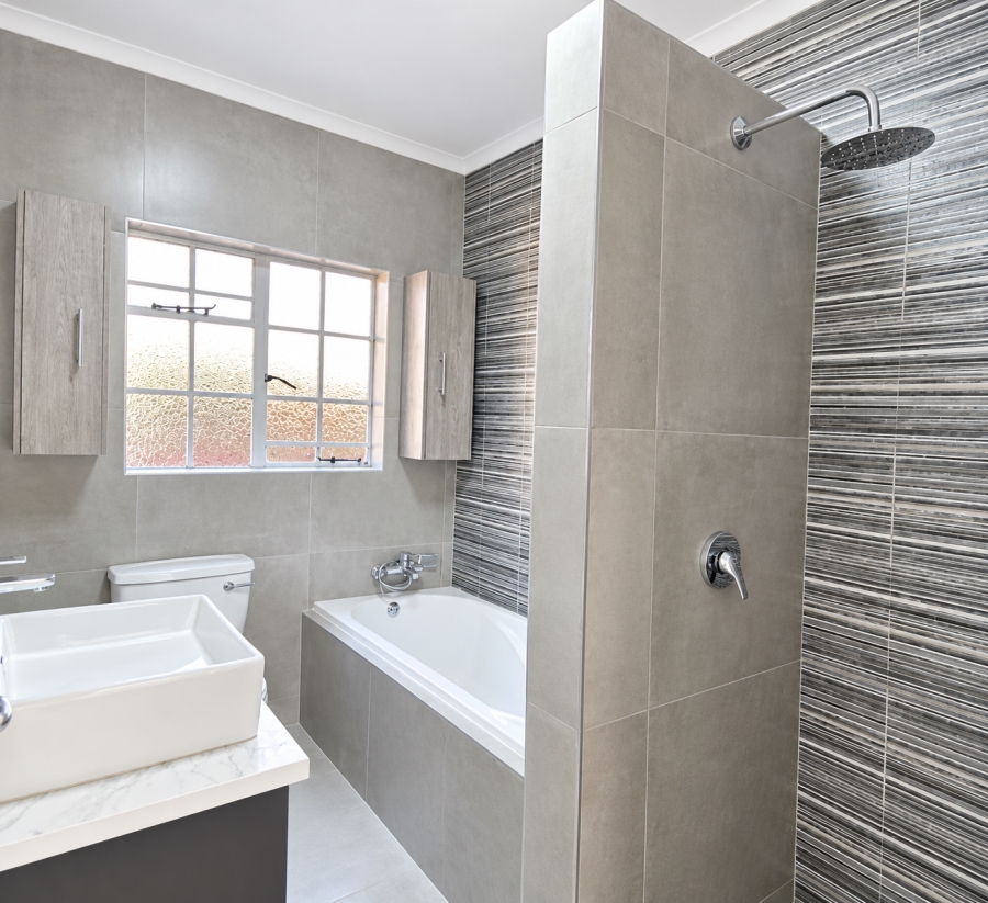 To Let 2 Bedroom Property for Rent in New Redruth Gauteng