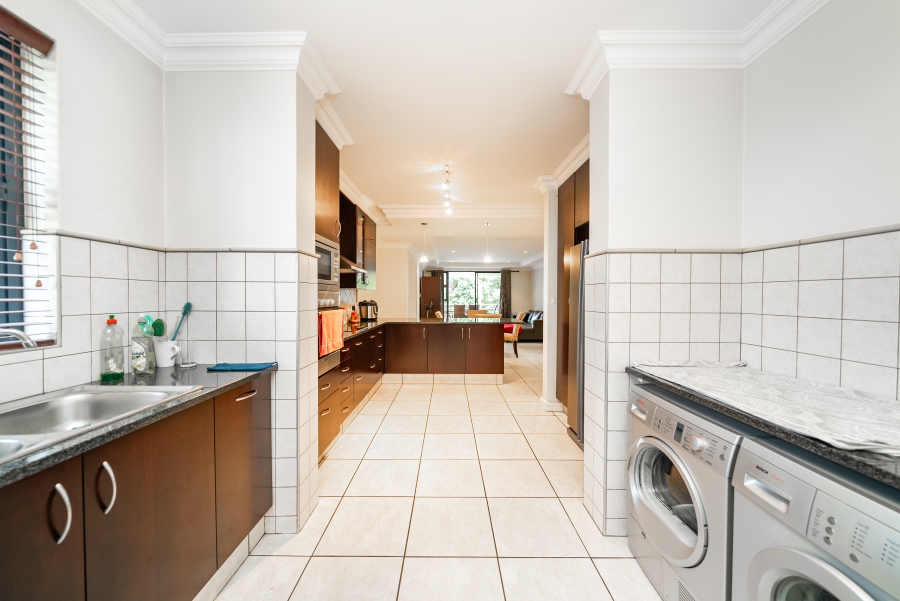 To Let 2 Bedroom Property for Rent in Bedfordview Gauteng