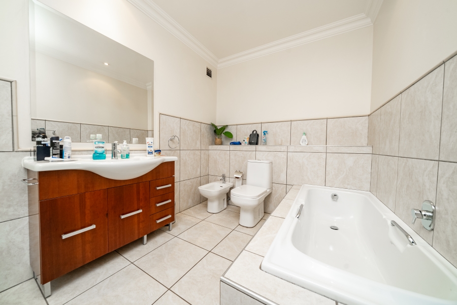 To Let 2 Bedroom Property for Rent in Bedfordview Gauteng