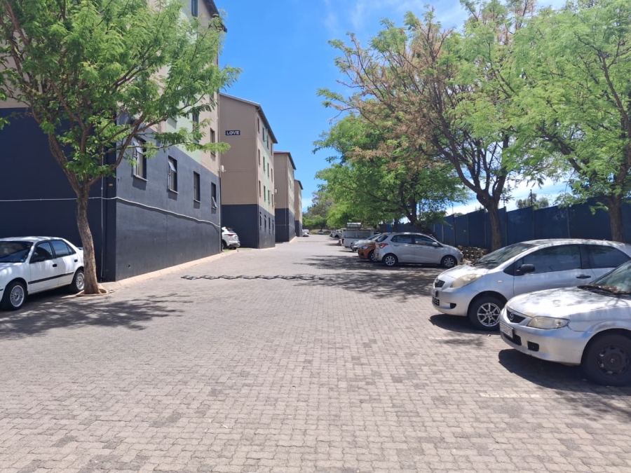 2 Bedroom Property for Sale in Fleurhof Gauteng
