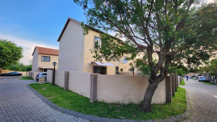 2 Bedroom Property for Sale in Halfway Gardens Gauteng