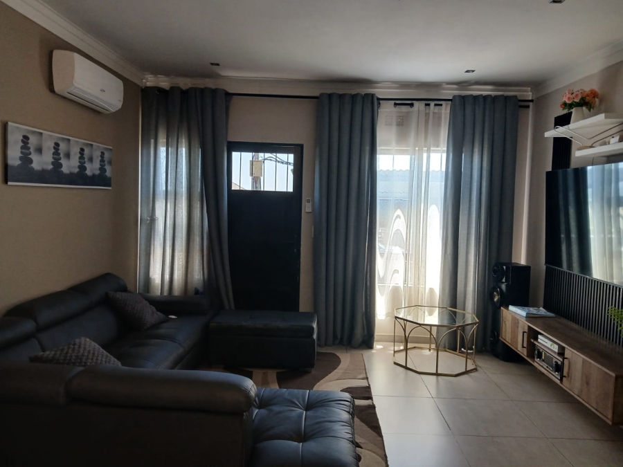 To Let 3 Bedroom Property for Rent in South Hills Gauteng