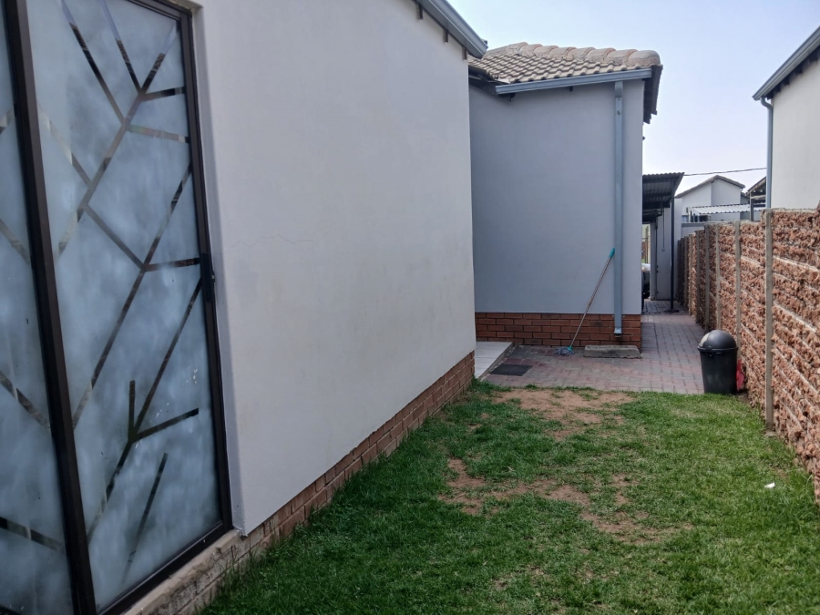 To Let 3 Bedroom Property for Rent in South Hills Gauteng