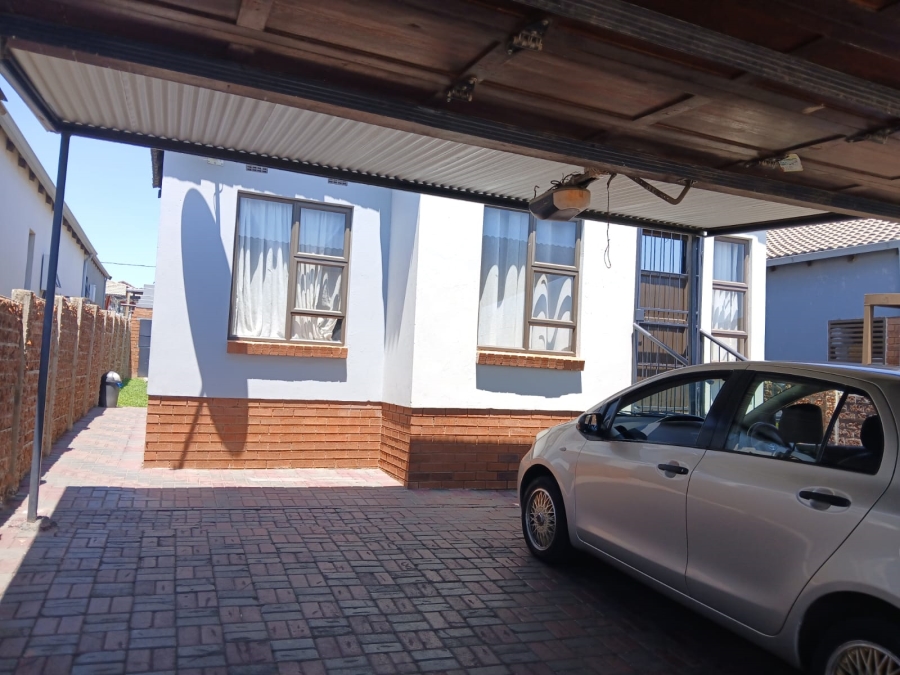 To Let 3 Bedroom Property for Rent in South Hills Gauteng