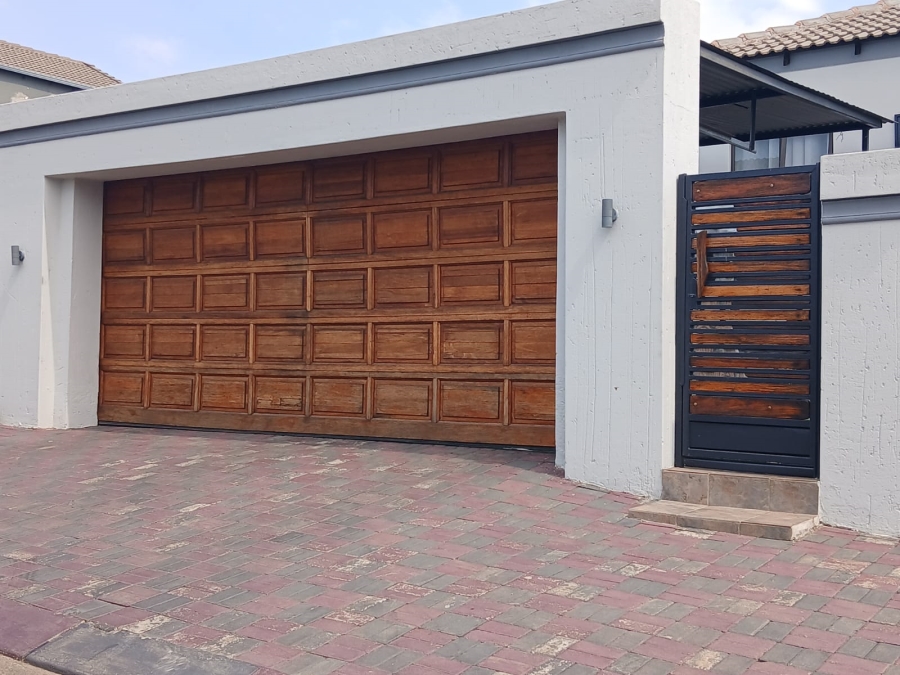 To Let 3 Bedroom Property for Rent in South Hills Gauteng