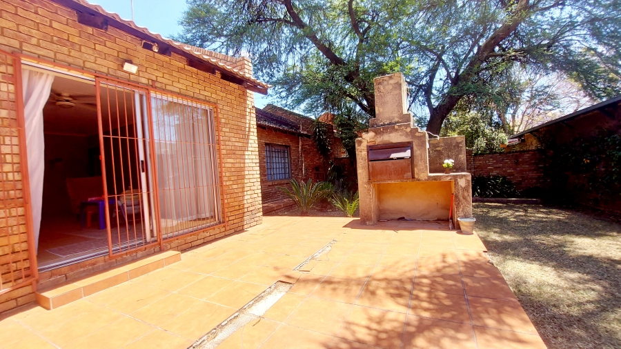 3 Bedroom Property for Sale in Waterkloof Glen Gauteng