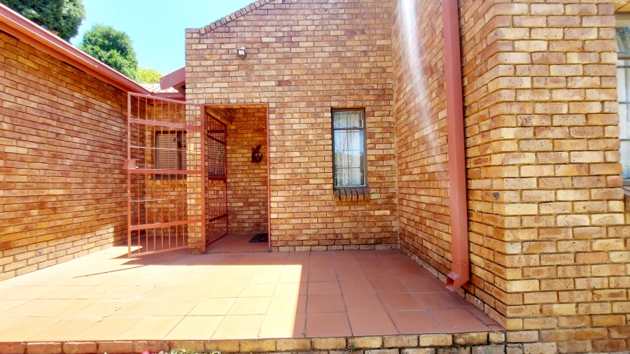 3 Bedroom Property for Sale in Waterkloof Glen Gauteng