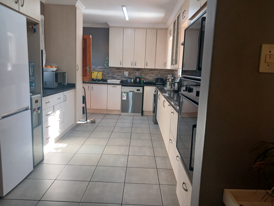 To Let 3 Bedroom Property for Rent in Wierda Park Gauteng