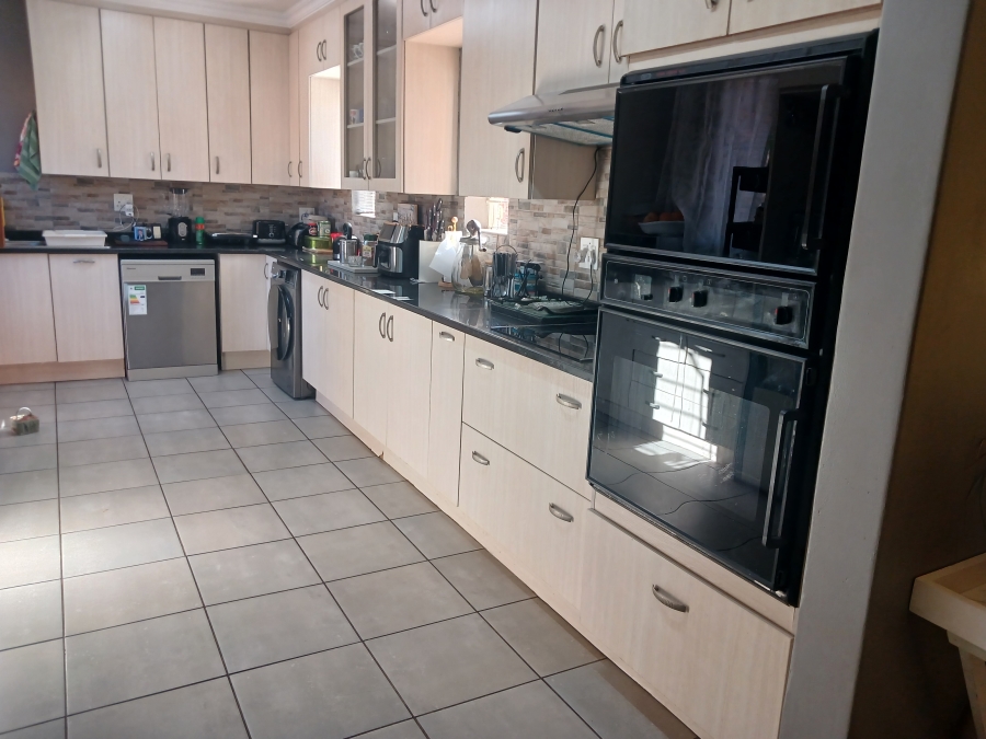 To Let 3 Bedroom Property for Rent in Wierda Park Gauteng