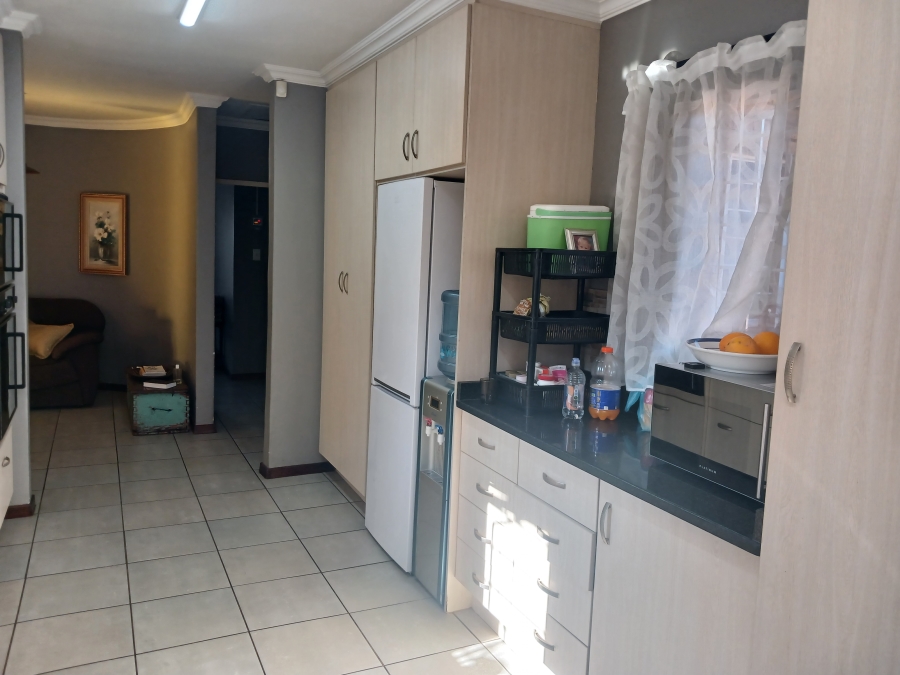 To Let 3 Bedroom Property for Rent in Wierda Park Gauteng
