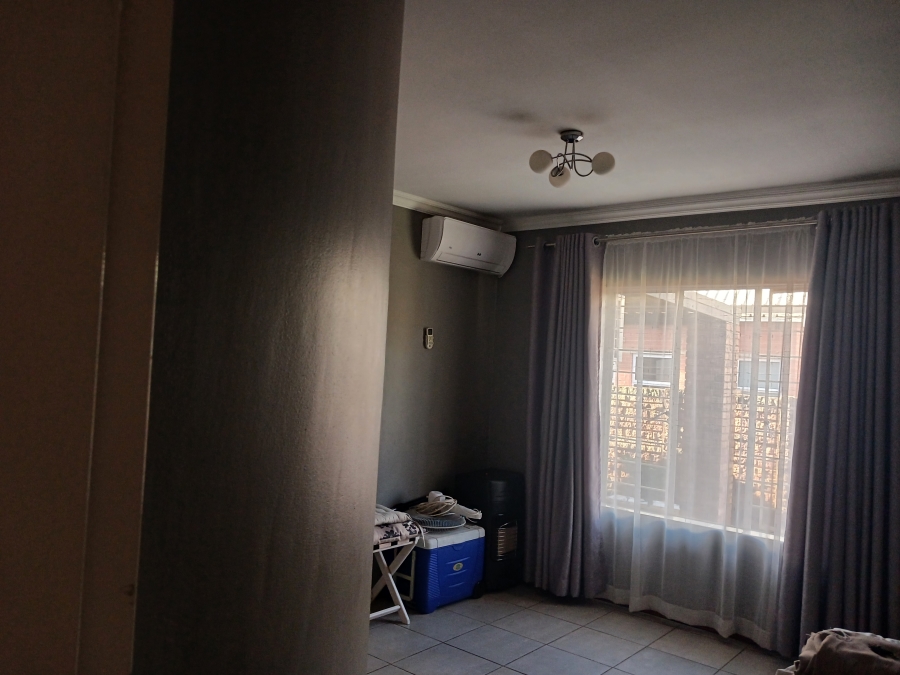 To Let 3 Bedroom Property for Rent in Wierda Park Gauteng
