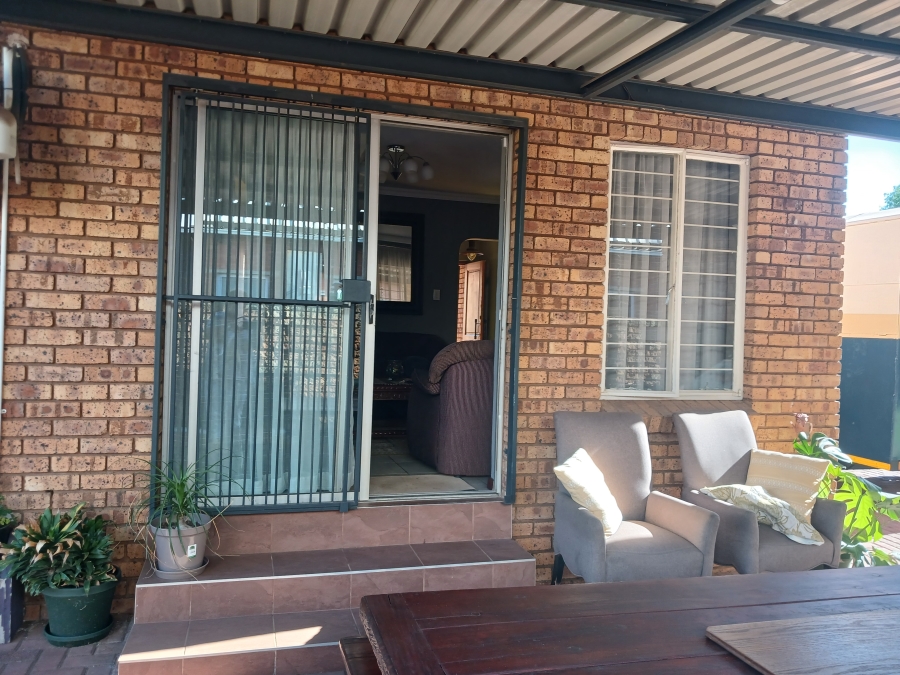 To Let 3 Bedroom Property for Rent in Wierda Park Gauteng