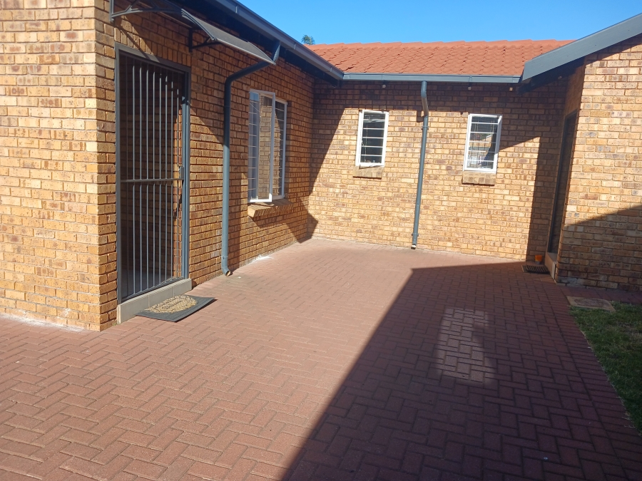 To Let 3 Bedroom Property for Rent in Wierda Park Gauteng