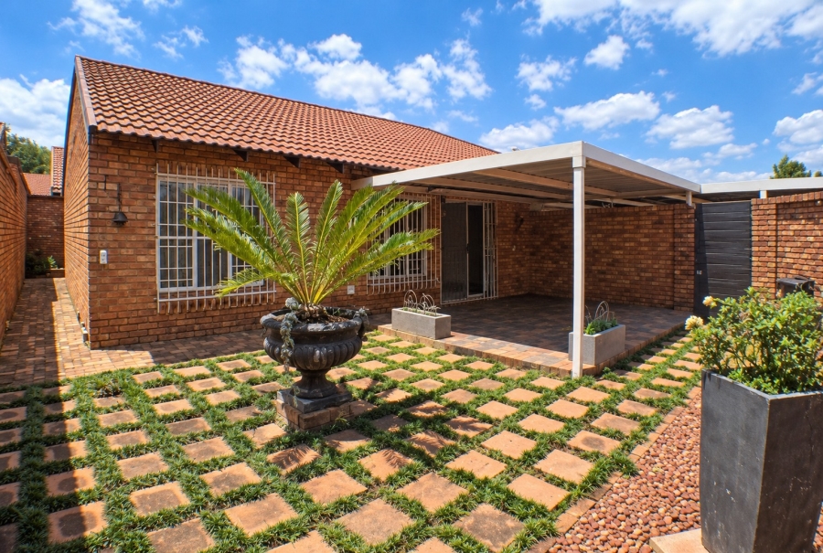 2 Bedroom Property for Sale in Elardus Park Gauteng