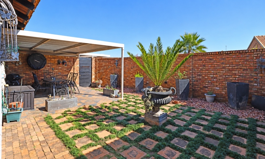 2 Bedroom Property for Sale in Elardus Park Gauteng