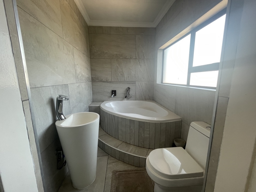 5 Bedroom Property for Sale in Albemarle Gauteng