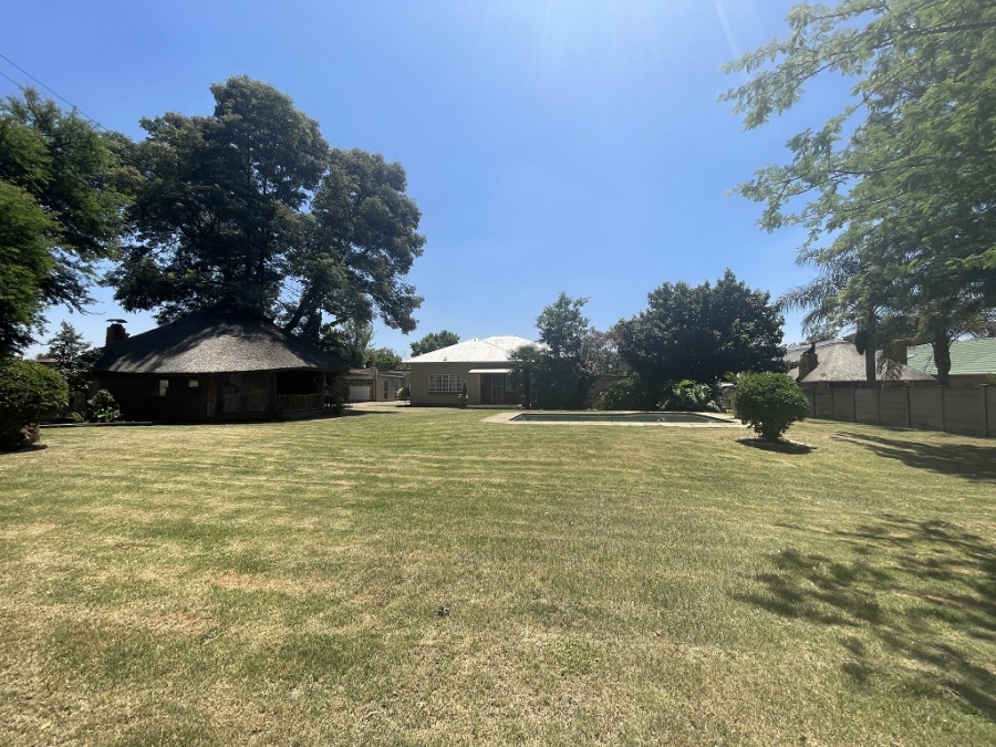 3 Bedroom Property for Sale in Parkhill Gardens Gauteng