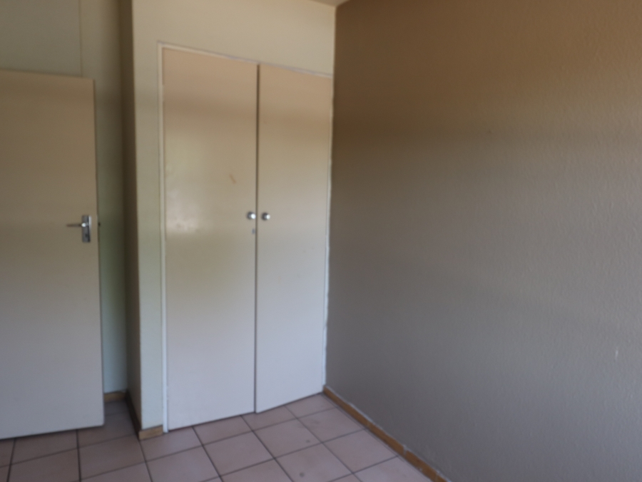 To Let 2 Bedroom Property for Rent in Nimrod Park Gauteng