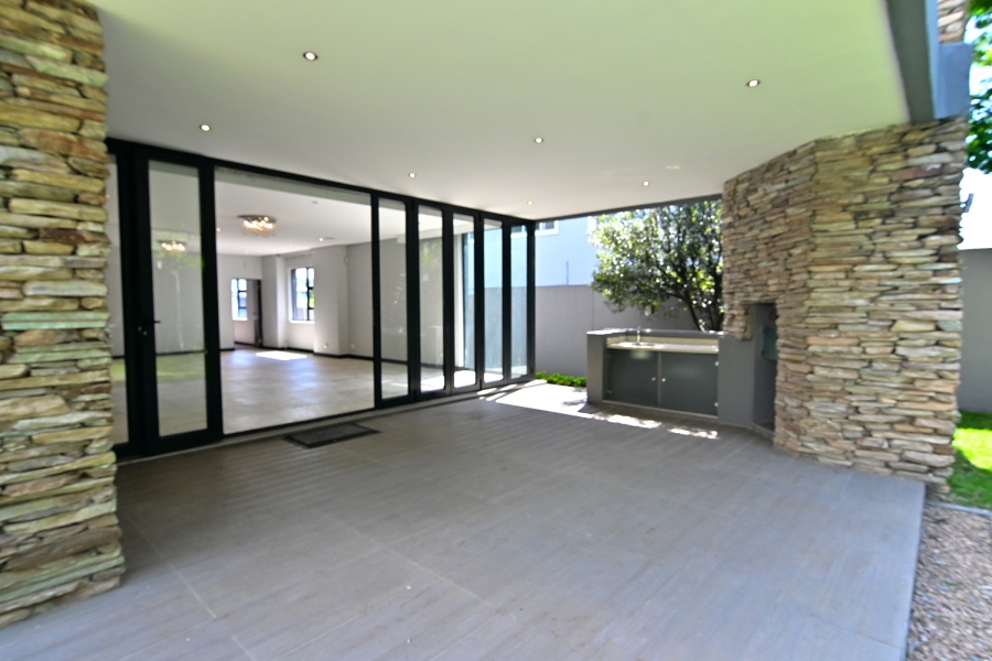 4 Bedroom Property for Sale in Waterfall Country Village Gauteng