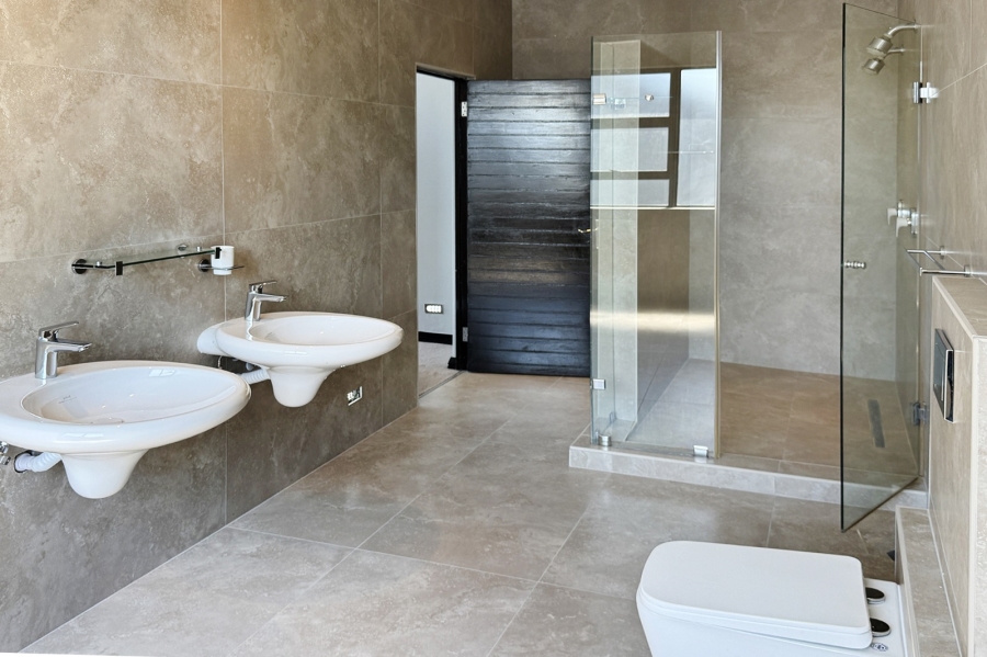 4 Bedroom Property for Sale in Waterfall Country Village Gauteng