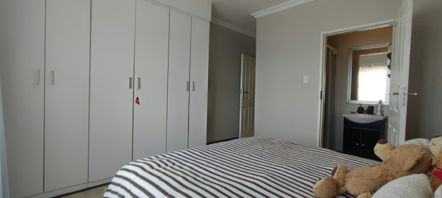 To Let 2 Bedroom Property for Rent in Rooihuiskraal North Gauteng
