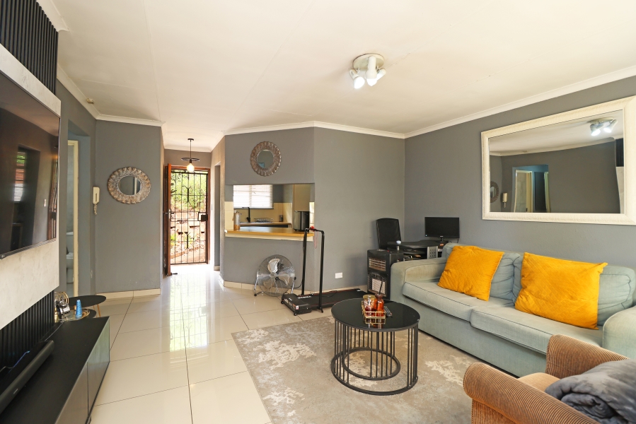 2 Bedroom Property for Sale in Sonneglans Gauteng