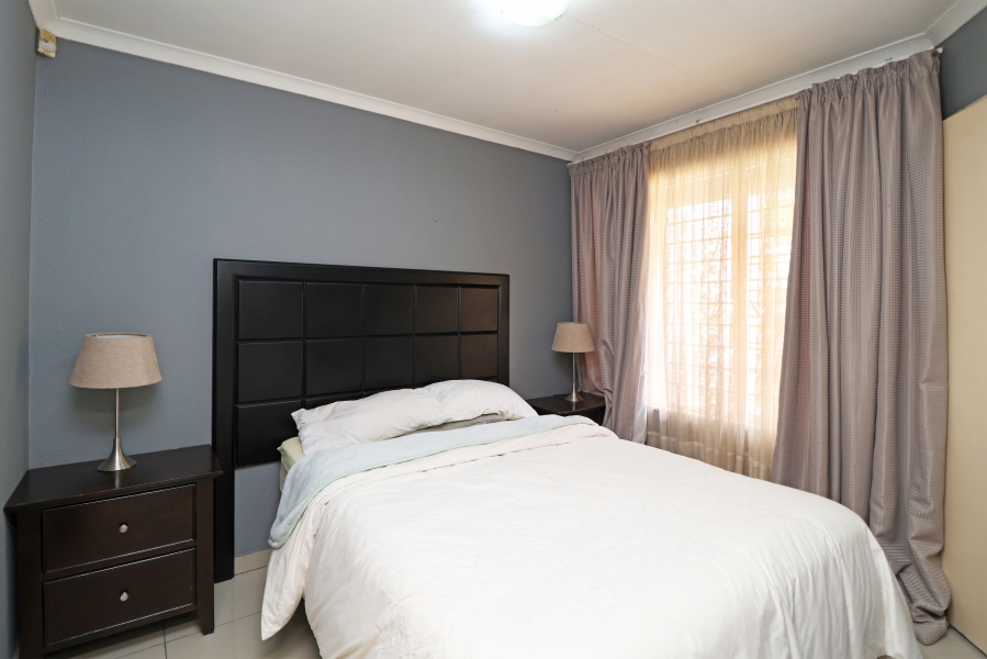 2 Bedroom Property for Sale in Sonneglans Gauteng