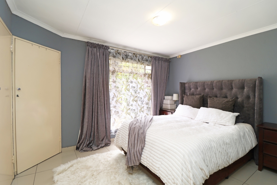 2 Bedroom Property for Sale in Sonneglans Gauteng