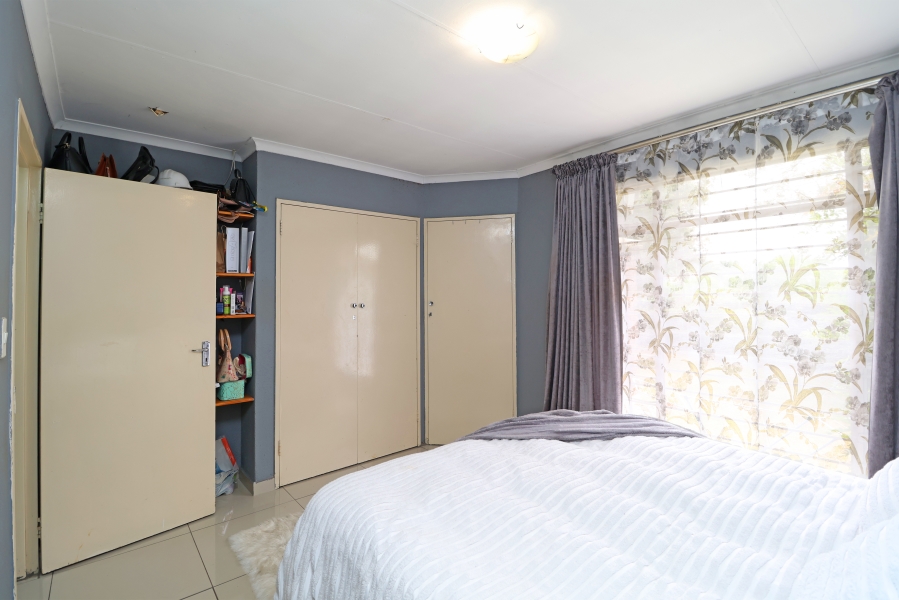 2 Bedroom Property for Sale in Sonneglans Gauteng