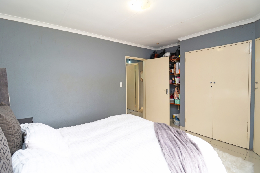 2 Bedroom Property for Sale in Sonneglans Gauteng
