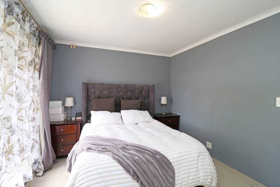 2 Bedroom Property for Sale in Sonneglans Gauteng