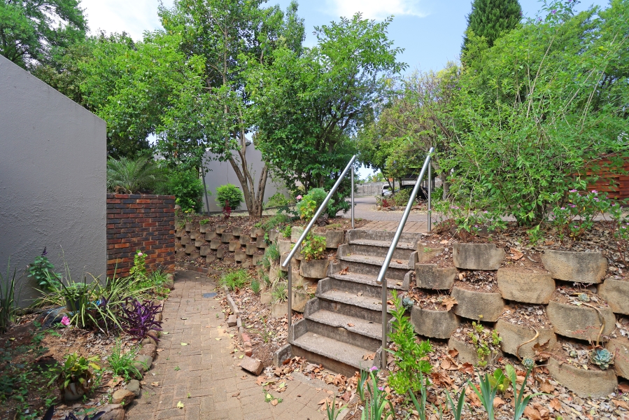 2 Bedroom Property for Sale in Sonneglans Gauteng