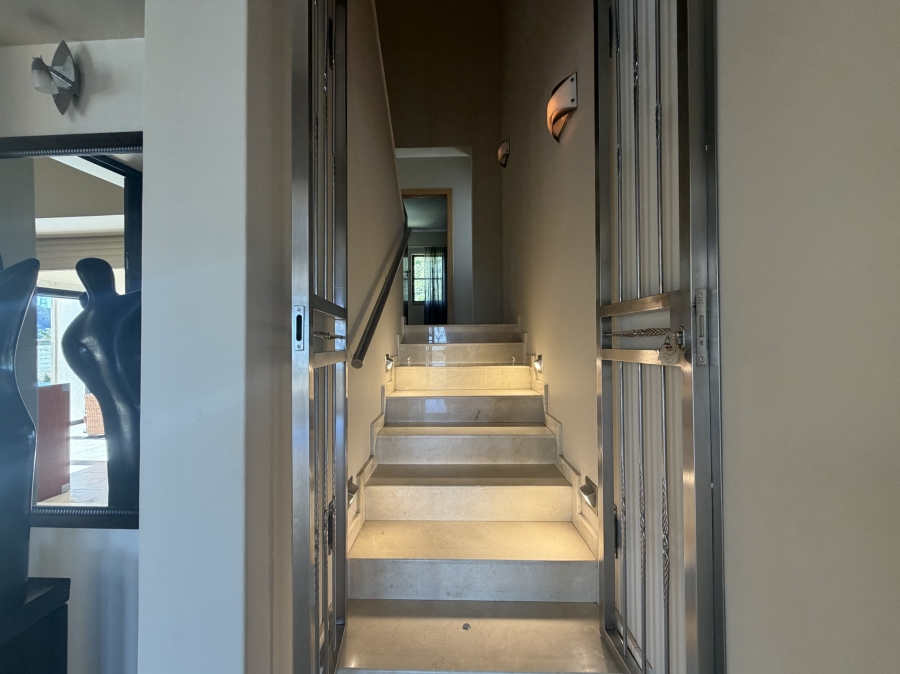 5 Bedroom Property for Sale in Waterkloof Ridge Gauteng