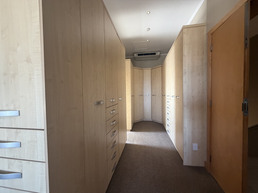 5 Bedroom Property for Sale in Waterkloof Ridge Gauteng