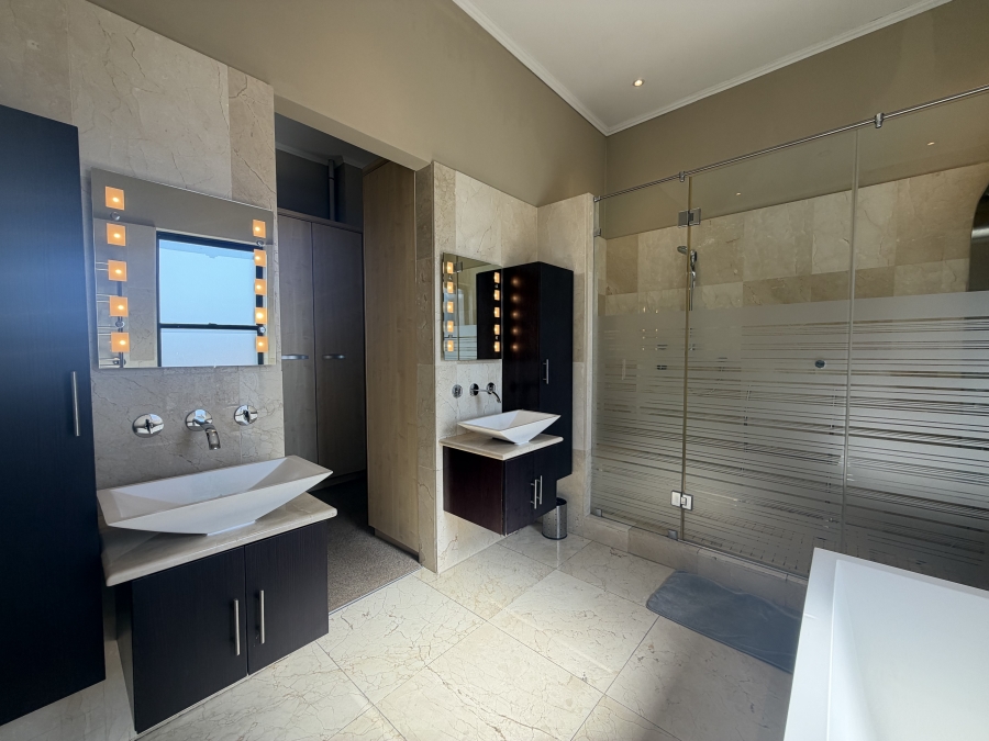 5 Bedroom Property for Sale in Waterkloof Ridge Gauteng