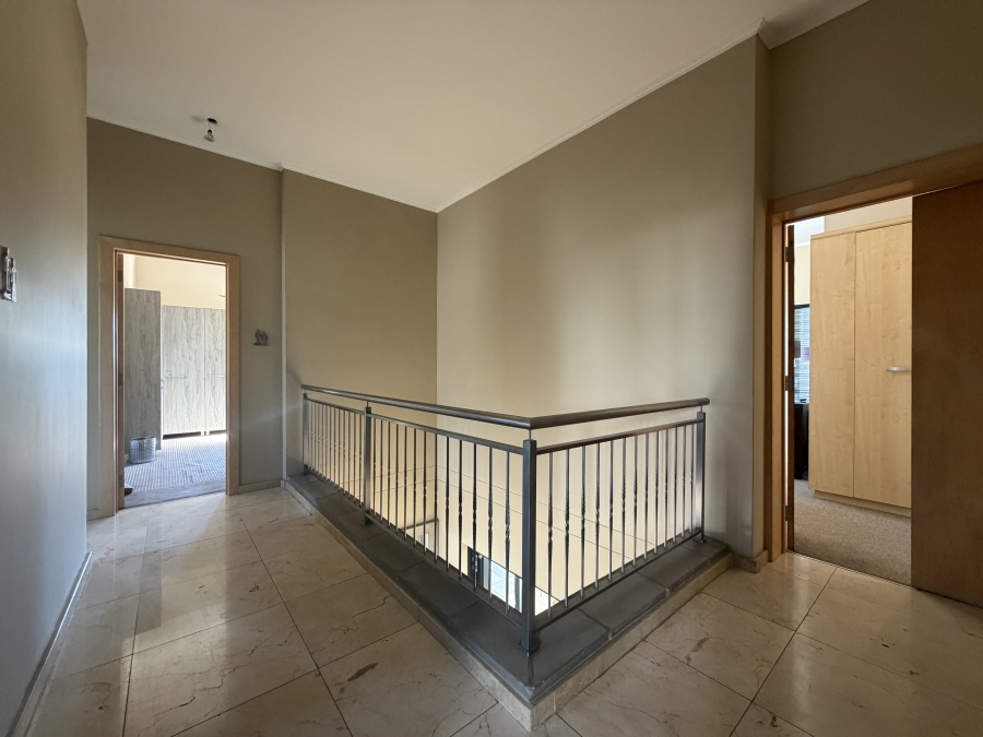 5 Bedroom Property for Sale in Waterkloof Ridge Gauteng