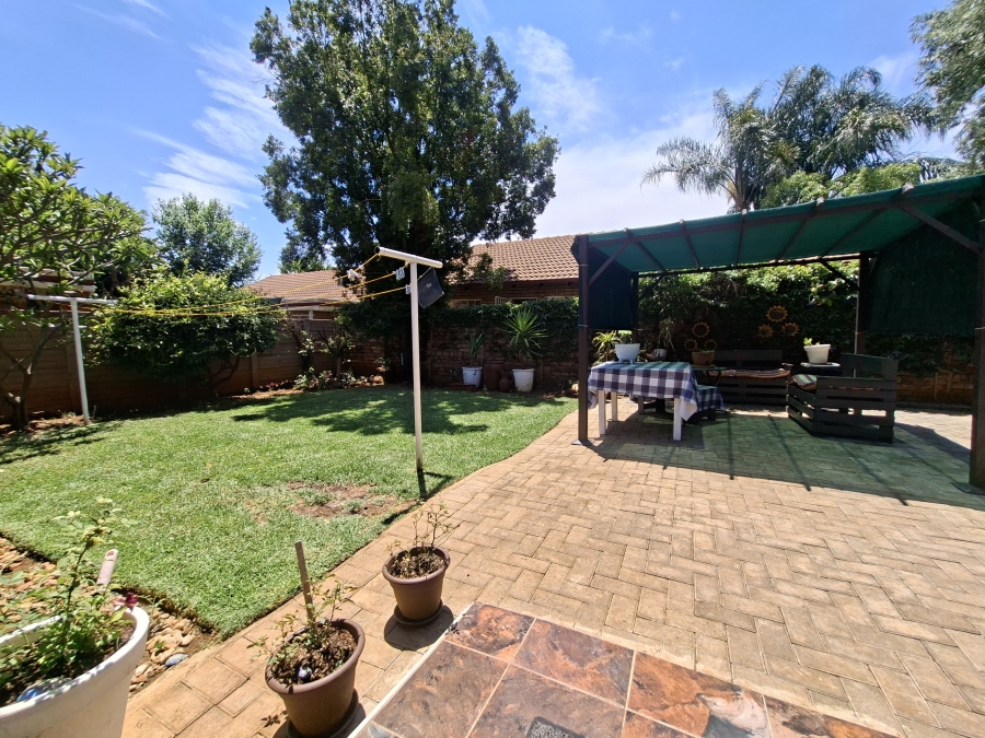 3 Bedroom Property for Sale in Die Wilgers Gauteng